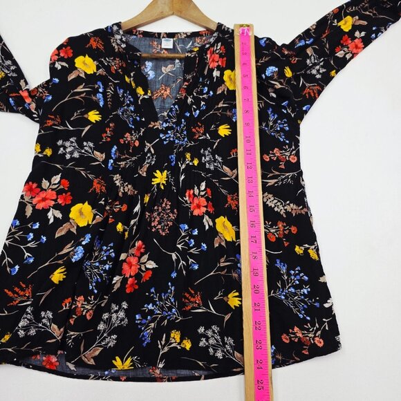 Old Navy Womens Boho Floral Print V-Neck Top Small Black Pullover Blouse Pleated - Picture 14 of 15